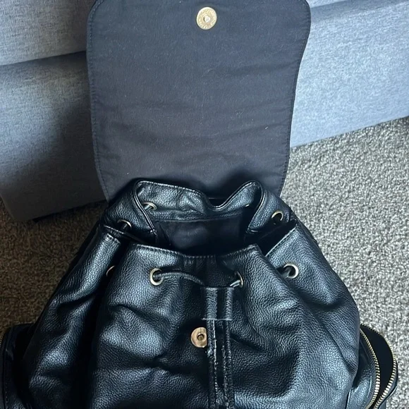 🔥Faux Leather Backpack - Picture 2 of 5